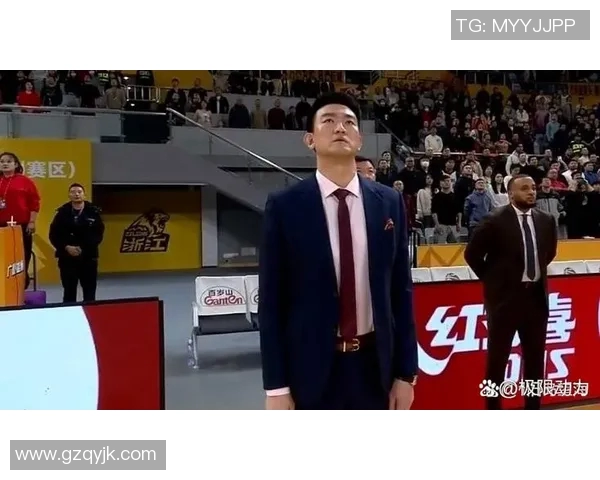 第20轮广东队与广厦队激战正酣双方争夺季后赛名额的关键之战